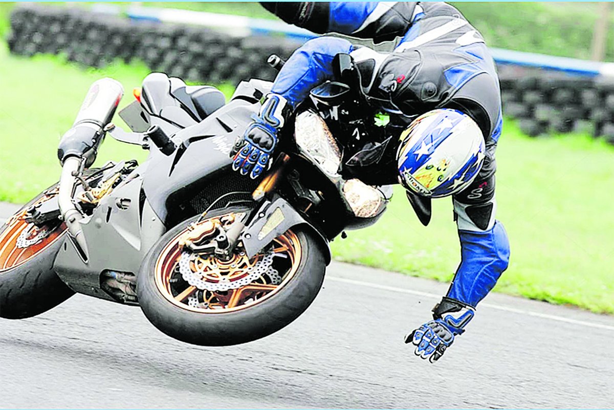 ¿Cómo volver a la moto después de un accidente? 4 ¿Cómo volver a la moto después de un accidente? Sufrir un accidente en moto resulta una experiencia traumática que deja secuelas, tanto físicas y mentales, que se sienten para toda la vida.