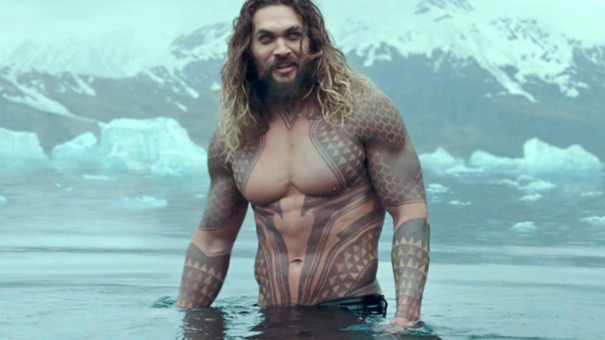 El actor de Aquaman anunció su divorcio después de 16 años de relación El actor Jason Momoa, recordado por interpretar varios papeles en Hollywood, entre ellos al personaje de Aquaman en las películas de DC Comics que han salido recientemente, donde se ha llevado halagos por su escultural físico, se ha vuelto noticia en las últimas horas, tras conocerse que su relación con la también actriz Lisa Bonet llegó a su fin.