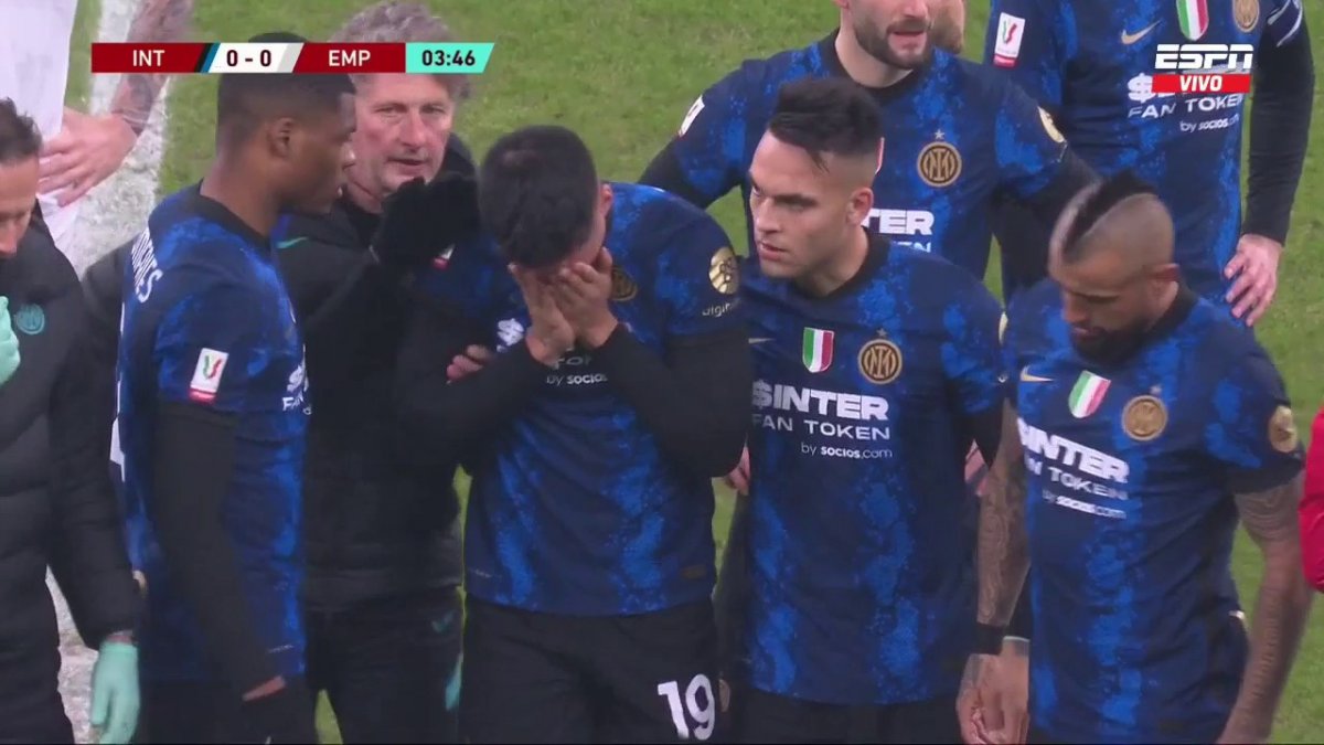 Delantero argentino salió llorando y se pierde partido contra Colombia 2 Delantero argentino salió llorando y se pierde partido contra Colombia La Selección de Argentina, rival de Colombia en la próxima doble fecha de las Eliminatorias suramericanas al Mundial Catar 2022, presentó este jueves una baja en su convocatoria, se trata de Joaquín Correa, atacante del Inter de Milán que sufrió una lesión muscular.