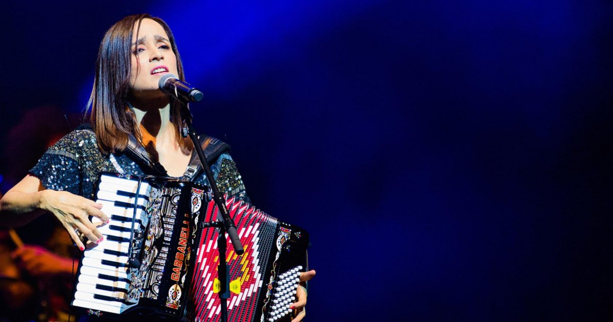 Después de 6 años Julieta Venegas regresa a Colombia 2 Después de 6 años Julieta Venegas regresa a Colombia Casi seis años después de sus últimos conciertos en Colombia, la reconocida cantautora mexicana Julieta Venegas vuelve al país para dos conciertos: el 6 de mayo en el Teatro Jorge Eliécer Gaitán de Bogotá y el 7 de mayo en el Teatro Metropolitano de Medellín.