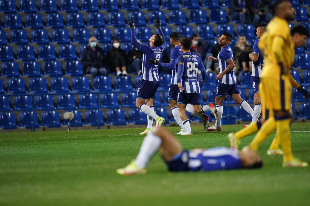 EN VIDEO: Uribe, otro de la Selección que anotó hoy en Europa El mediocampista colombiano Matheus Uribe abrió el camino de la victoria este miércoles del Porto, que superó en condición de visitante 1-3 al Vizela en la Copa de Portugal y clasificó a las semifinales del torneo.