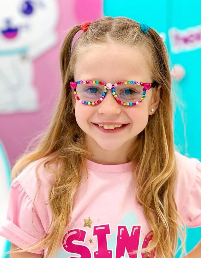 Nastya, la youtuber de 7 años que ha ganado una fortuna 1 Nastya, la youtuber de 7 años que ha ganado una fortuna Una niña de 7 años cuyo nombre artístico es Nastya, y su canal se llama Like Nastya, está entre los youtubers mejor pagados del mundo, según la lista que publicó la revista especializada Forbes. Además, la pequeña es la única mujer en el conteo que se conoció recientemente.
