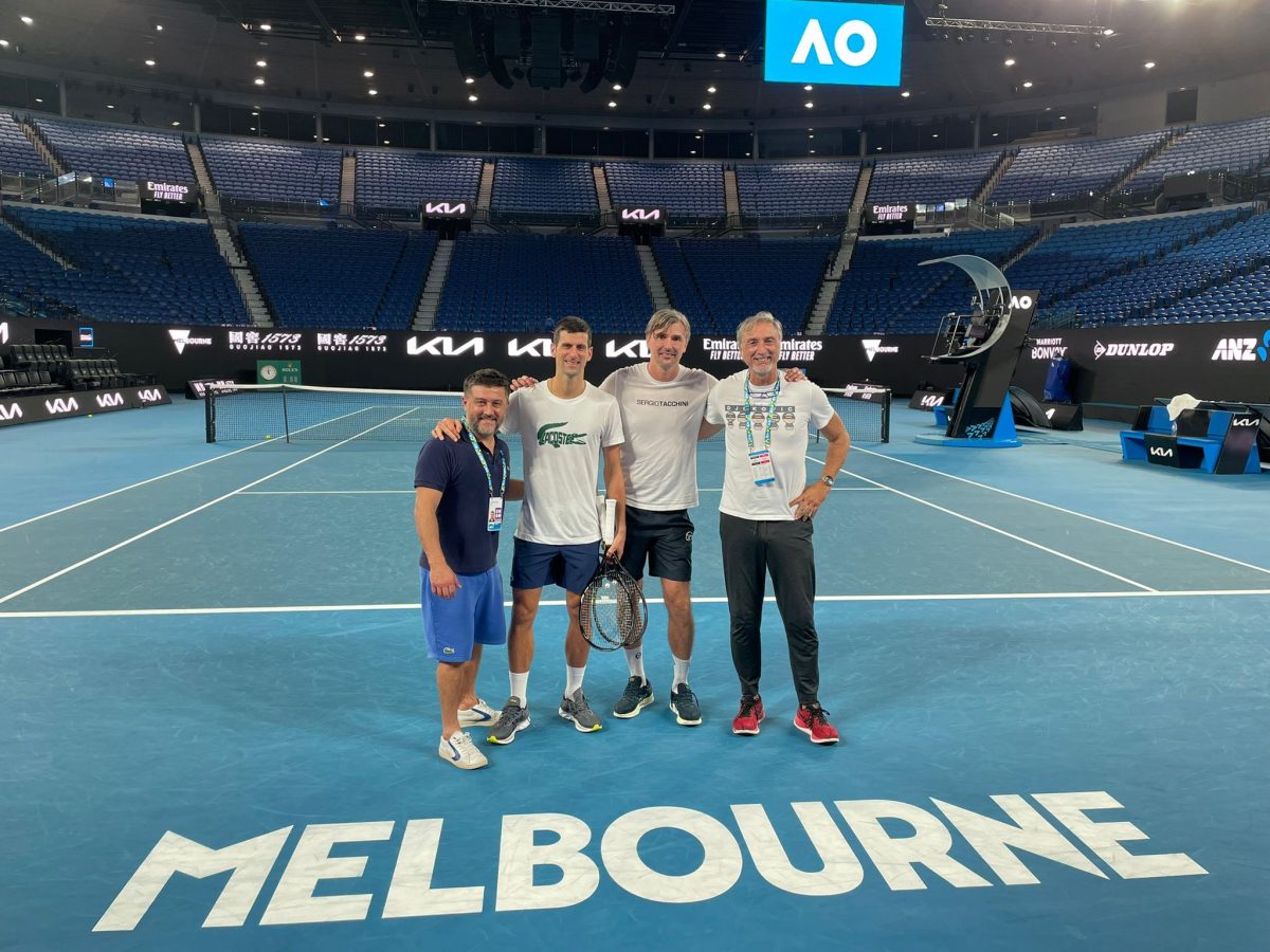 Novak Djokovic ganó el 'partido' judicial y podrá jugar en Australia 1 Novak Djokovic ganó el 'partido' judicial y podrá jugar en Australia El tenista serbio Novak Djokovic, número uno del mundo, ganó la apelación contra la decisión de denegarle un visado en el Tribunal del Circuito Federal de Australia, por lo que será liberado tras su retención en un hotel de Melbourne y podrá disputar el Abierto de Australia, primer 'Grand Slam' de la temporada.