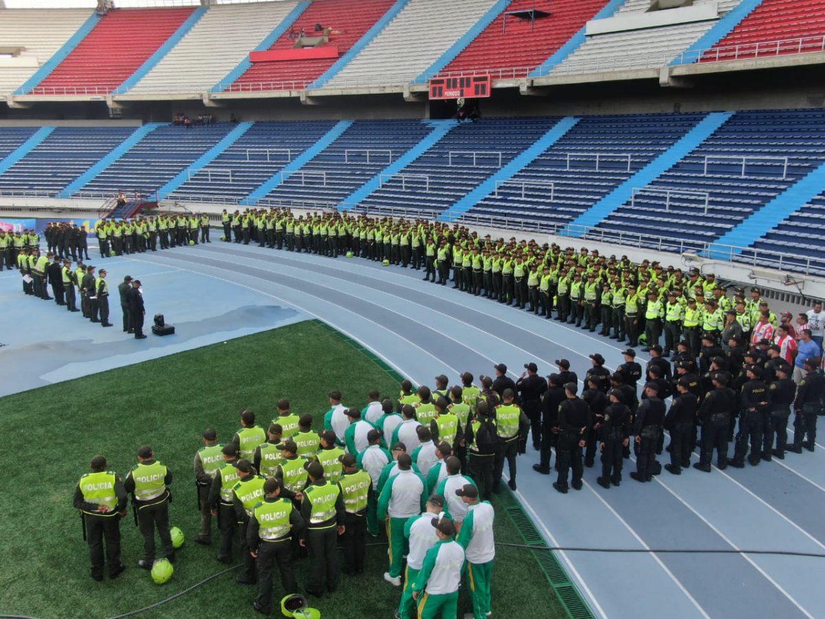 El tremendo operativo para el partidazo de la Selección El teniente coronel Luis Sandoval, comandante operativo de la Policía Metropolitana de Barranquilla, dio a conocer este jueves el operativo que la entidad estará implementado para el partido de la Selección Colombia ante Perú, este 28 de enero en el Estadio Metropolitano Roberto Meléndez, por las Eliminatorias Suramericanas al Mundial de Catar-2022, programado para las 4:00 de la tarde.
