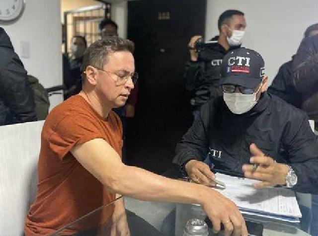 Capturan a hermano de Mauricio Leal por muerte del estilista y su mamá En las últimas horas la Fiscalía General de la Nación capturó a Yhonier Rodolfo Leal Hernández por su presunta participación en el vil asesinato del estilista Mauricio Leal y su señora madre, Marleny Hernández, en hechos ocurridos el pasado 21 de noviembre en una lujosa casa de un condominio de La Calera.
