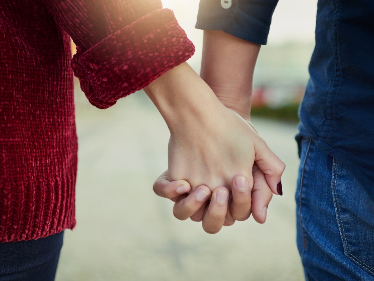 Cuidado con las estafas a través de Tinder ‘Hice ‘match’ se ha convertido en una expresión común en el mundo de las citas, y decir ‘Estoy en Tinder’ es sinónimo de ‘citas y disponible’. Con 75 millones de usuarios activos mensuales y 10,6 millones de suscriptores, en 10 años Tinder registró más de 70 mil millones de usuarios que hicieron ‘match’ y que dieron lugar a 1,5 millones de citas por semana.