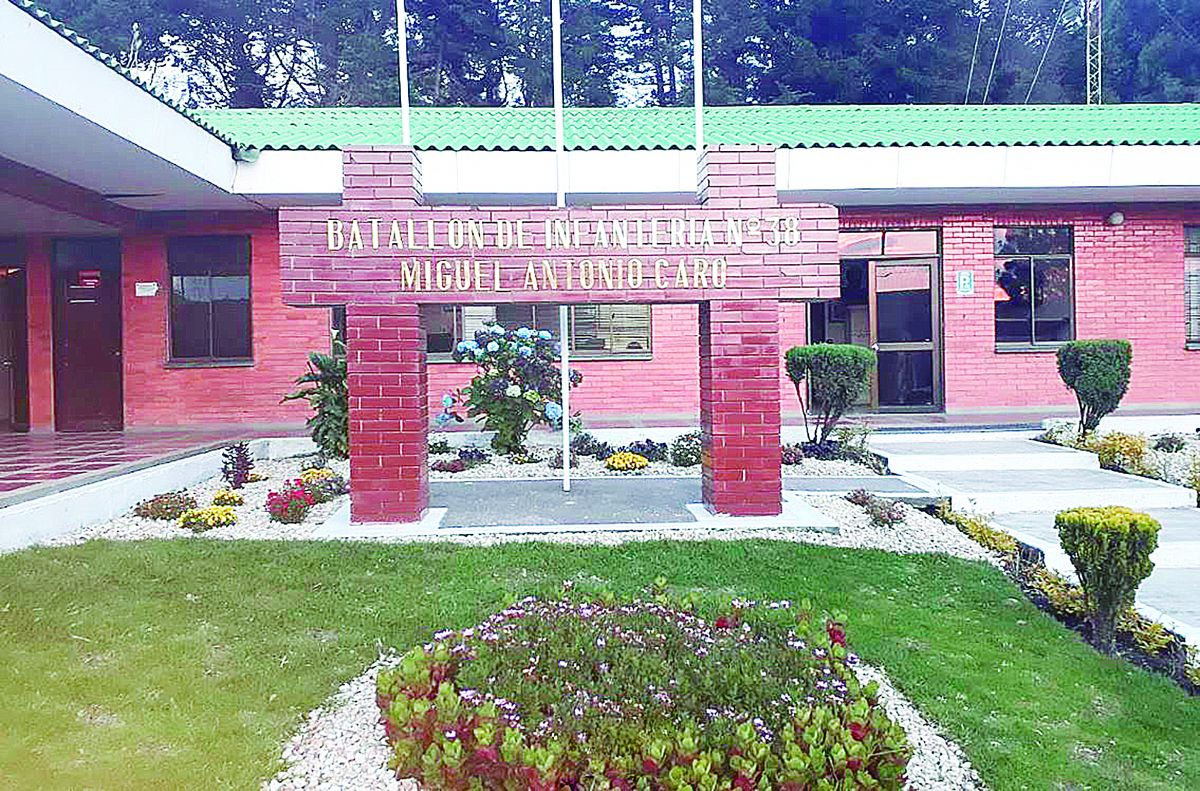 Subteniente murió de un disparo en batallón de Facatativá Una tragedia se presentó al interior del Batallón de Infantería No.38 Miguel Antonio Caro, ubicado en el municipio de Facatativá (Cundinamarca), en la mañana de ayer.
