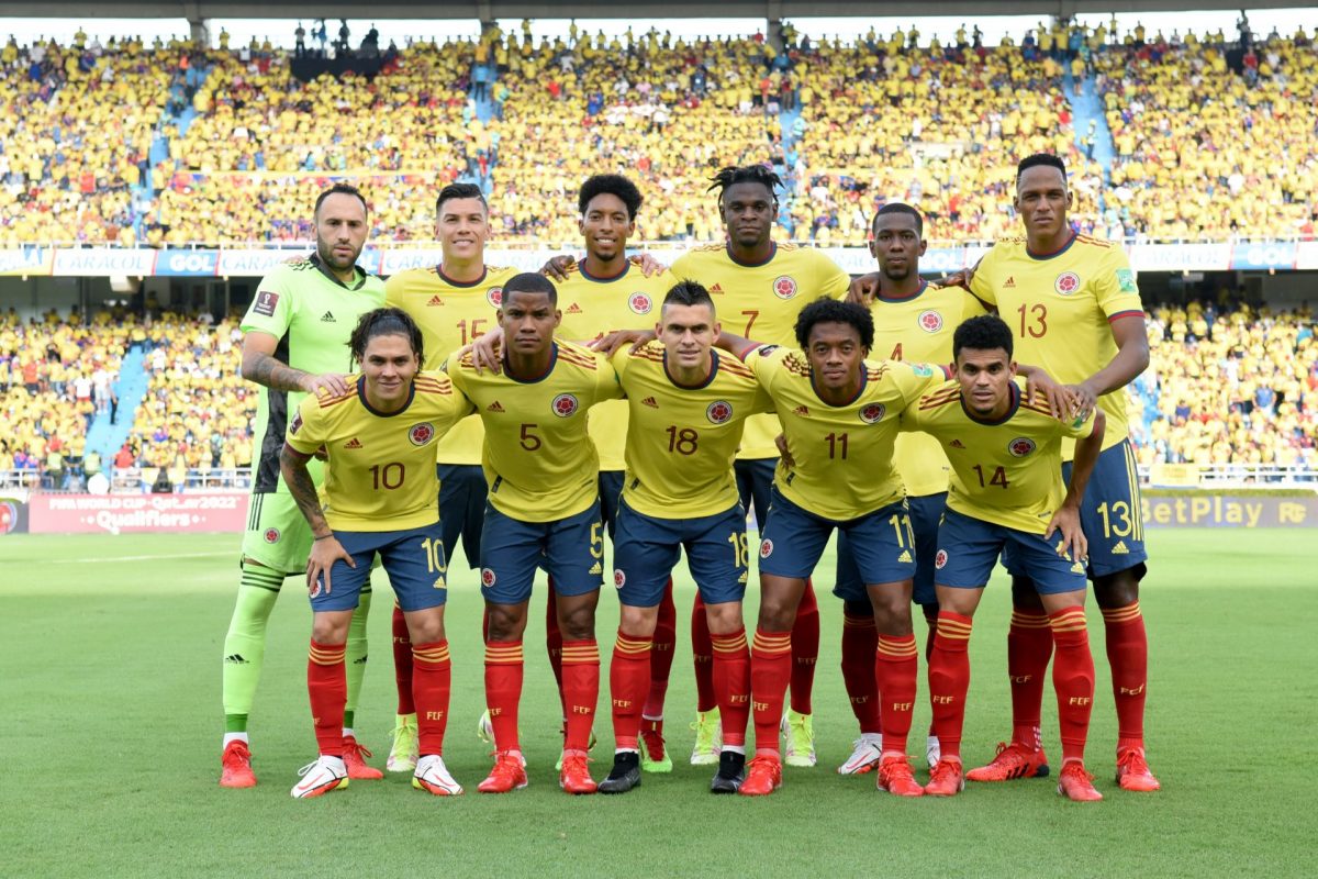 El Metropolitano tendrá 100% de aforo para el partido entre Colombia y Perú Con la nueva variante del COVID-19, Ómicron, y un alza en los contagios del país, la pregunta de varios fanáticos del futbol es ¿habrá restricciones para ver jugar a la Selección jugar? Pues la respuesta llegó este miércoles, cuando el alcalde de Barranquilla, Jaime Pumarejo Heins, dijo que el partido entre Colombia y Perú por las Eliminatorias Suramericanas al Mundial de Catar-2022, no tendría ninguna restricción o límite de aforo.