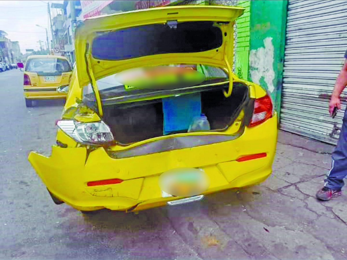 José, el taxista atropellado por un bus del SITP en el barrio 7 de agosto 3 José, el taxista atropellado por un bus del SITP en el barrio 7 de agosto Sobre las 11 de la mañana de este domingo, al teléfono celular de la mamá del taxista José Antonio Zuluaga le entró una llamada de un desconocido que le dijo con voz temblorosa: “¡hubo un accidente! Y su hijo está implicado”. De esta manera comenzó el suplicio de la familia Zuluaga, ya que en ese instante el trabajador de 44 años acababa de ser arrollado por un SITP.