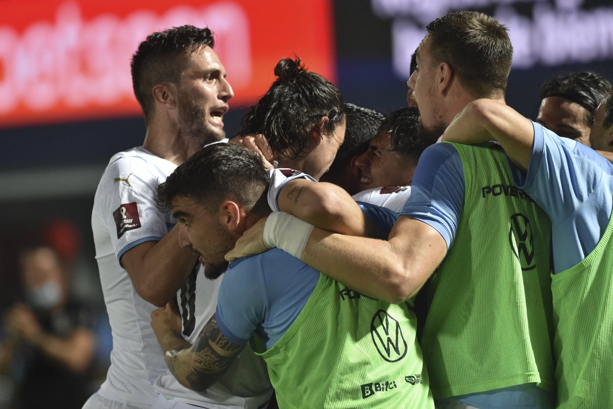 Uruguay le ganó a Paraguay y Brasil empató contra Ecuador en la fecha 15 Ecuador dio este jueves un paso gigante hacia el Mundial de Catar al igualar 1-1 con Brasil en la altura de Quito (2.850 msnm), en una jornada en la que Uruguay logró un vital triunfo de visita 1-0 frente a Paraguay, que quedó al borde del abismo.&nbsp;