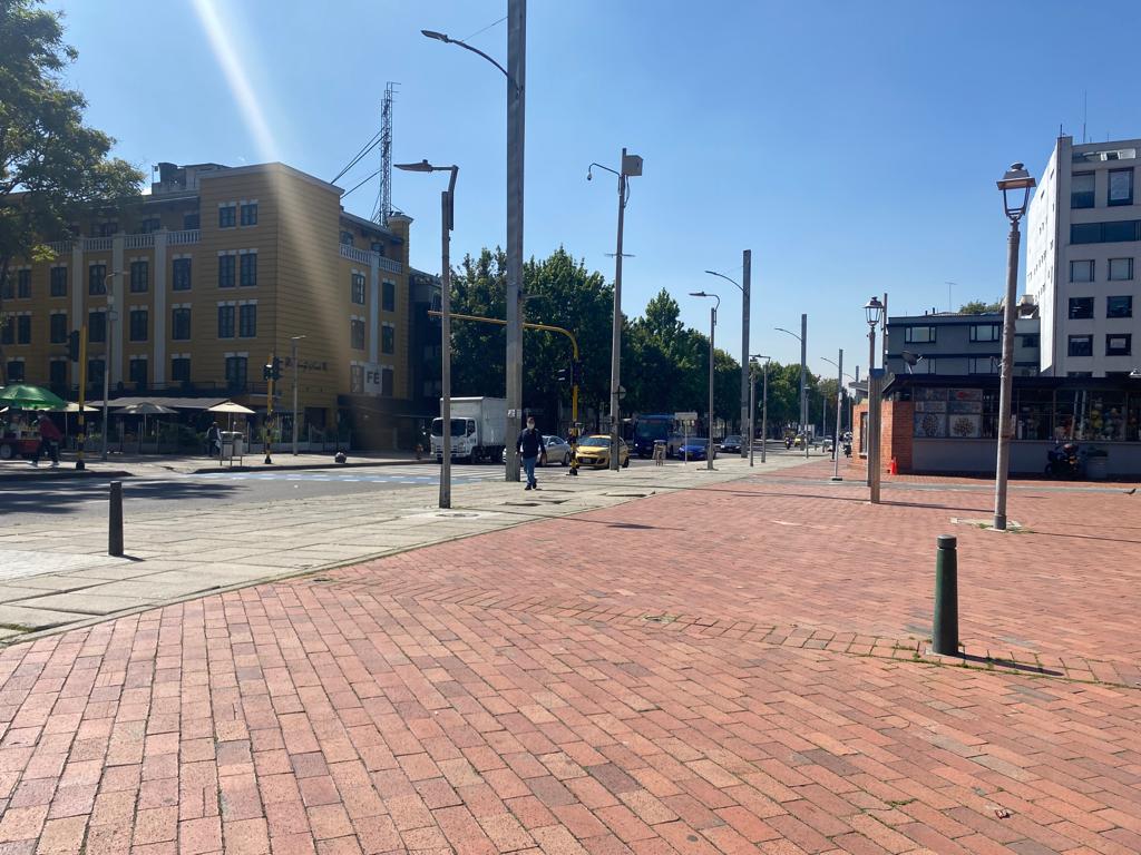Misterioso crimen cerca al CAI El Virrey 1 Misterioso crimen cerca al CAI El Virrey A pocos metros del CAI Virrey, en el norte de Bogotá, un hombre fue hallado tendido en el suelo y agonizando la noche del lunes, por varios uniformados que se encontraban realizando labores de vigilancia en el parque.