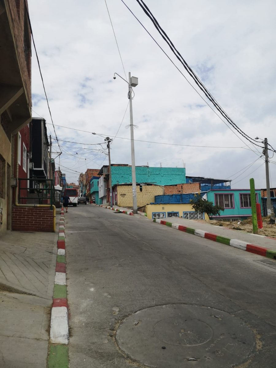 Letal ataque a vecina por intolerancia en Ciudad Bolívar De luto se encuentra una familia que en la tarde del domingo recibió la triste noticia de la muerte de Gloria Inés Sogamoso, quien permanecía en un centro asistencial luego de la brutal agresión de la que fue víctima, al parecer por parte de un vecino, en Ciudad Bolívar.