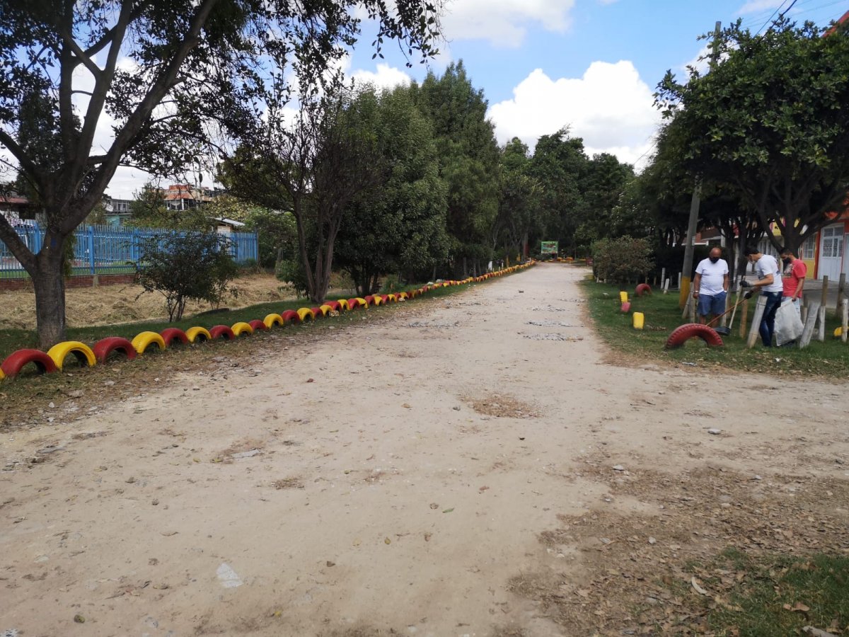Asesinan a bala a taxista en Nuevo Muzu 1 Asesinan a bala a taxista en Nuevo Muzu “¡Le dieron un tiro a un taxista y lo mataron!”, les dijeron a dos mujeres que salían de su vivienda, en el barrio Nuevo Muzú, de Tunjuelito, el sábado en la tarde. Lo que ellas jamás imaginaron era que al doblar la esquina se darían cuenta que se trataba de un familiar.
