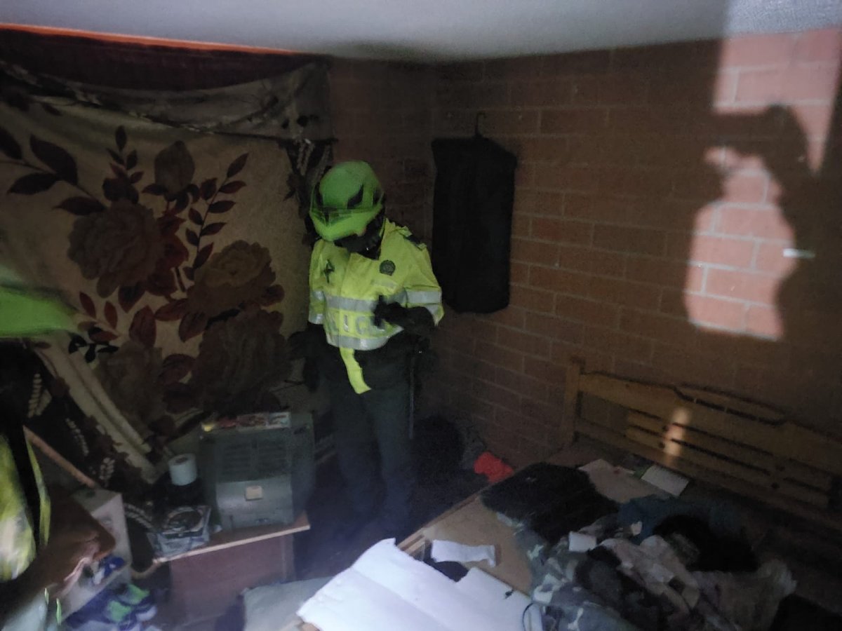 En 'chiquiteca' de Soacha hallan más de 300 cigarrillos de marihuana En las últimas horas las autoridades del municipio de Soacha informaron que llegaron a una vivienda donde se estaba llevando a cabo una fiesta para menores de edad, pero además de esto, para sorpresa de los uniformados, se encontraron 300 cigarrillos de marihuana.