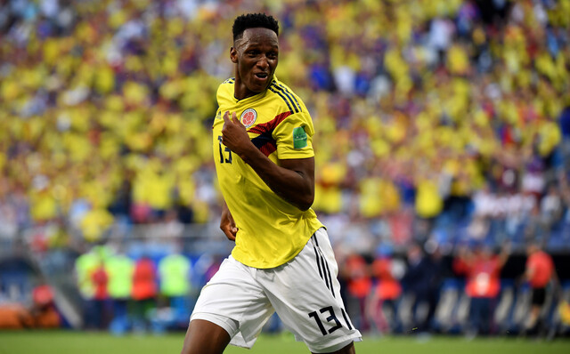 Yerry Mina no estará con Colombia para enfrentar a Argentina 1 Yerry Mina no estará con Colombia para enfrentar a Argentina El defensa colombiano Yerry Mina fue desconvocado de la Selección Colombia de Fútbol de Mayores, debido a que no podrá actuar ante Argentina por la tarjeta amarilla que recibió en el juego contra Perú que lo inhabilita para actuar en el próximo partido.