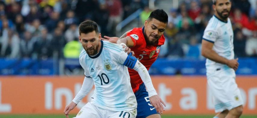 ¡Prográmese! Hoy se juegan tres partidos de la fecha 15 de las Eliminatorias 4 ¡Prográmese! Hoy se juegan tres partidos de la fecha 15 de las Eliminatorias Con las selecciones de Brasil y Argentina ya clasificados, y Ecuador a un paso, Suramérica entra en zona de definición de sus Eliminatorias para el Mundial de Catar 2022, con la disputa de la decimoquinta fecha, que se jugará entre este jueves y mañana viernes.