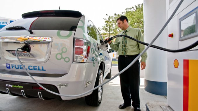 Este año Colombia le apunta a los carros con motor de hidrógeno Cada vez son más los esfuerzos por ayudar al medio ambiente y a su bolsillo. Este año empezarán en el país los primeros pilotos con carros con motor que funcionan con hidrógeno, los cuales entrarían a quedarse en el mercado automovilístico de Colombia.