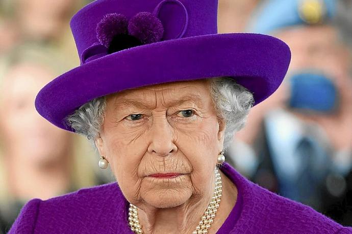 Pelé y la Reina Isabel, en la lista que predice muertes de famosos en 2022 1 Pelé y la Reina Isabel, en la lista que predice muertes de famosos en 2022 Cada año se da a conocer la lista de la muerte ‘The DeathList’, donde se nombran a los 50 famosos que podrían morir en el año, y para este 2022 la lista ya fue publicada. Entre los que se destacan está la Reina Isabel II y el futbolista Pelé.