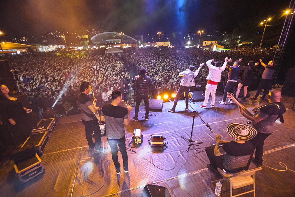 Videos de la balacera en concierto del Binomio de Oro en Paraguay y que dejó dos muertos La esposa del futbolista paraguayo Iván Torres y otra persona murieron en un tiroteo durante un festival musical la noche del domingo que reunió a unas 7.000 personas en San Bernardino, a 48 km de Asunción (la capital paraguaya).