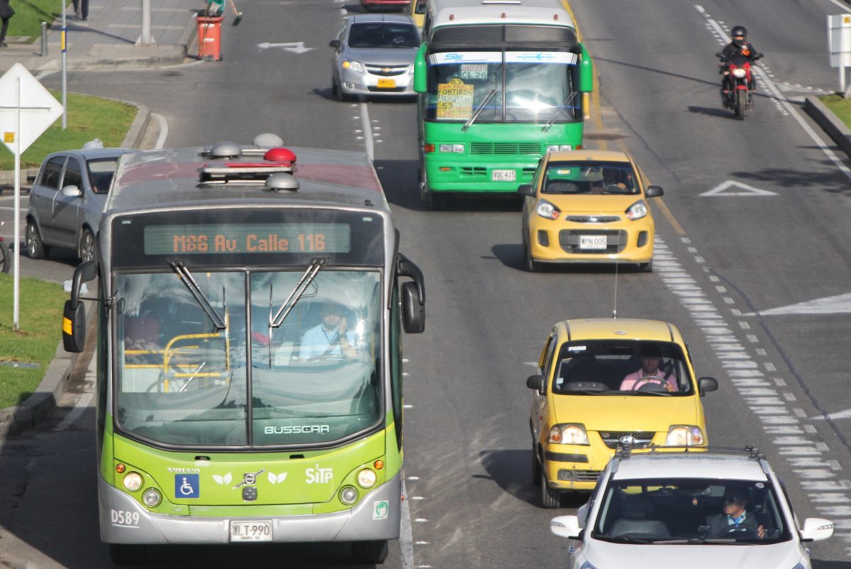 Alístese para el aumento en las tarifas del SITP, TM y taxis 1 Alístese para el aumento en las tarifas del SITP, TM y taxis Este viernes se sancionó el decreto 004 y 005 de 2022, con el que se actualizan y se establecen las tarifas para el servicio de SITP y de taxis en Bogotá.