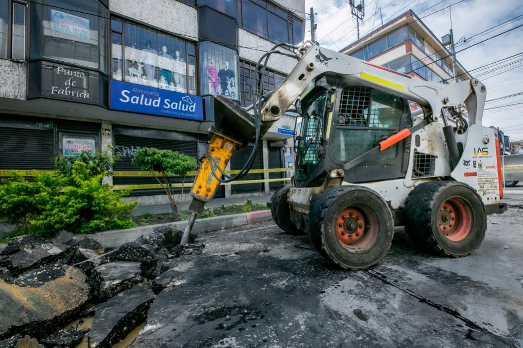 34.205 huecos han sido tapados en los últimos 12 días en Bogotá A toda marcha avanza en Bogotá el plan impulsado por la Alcaldía Mayor que busca tapar 56 mil huecos en la ciudad. En sus primeros 12 días ya son 34.205 huecos tapados, lo que ha permitido mejorar la movilidad en distintas vías de la capital.
