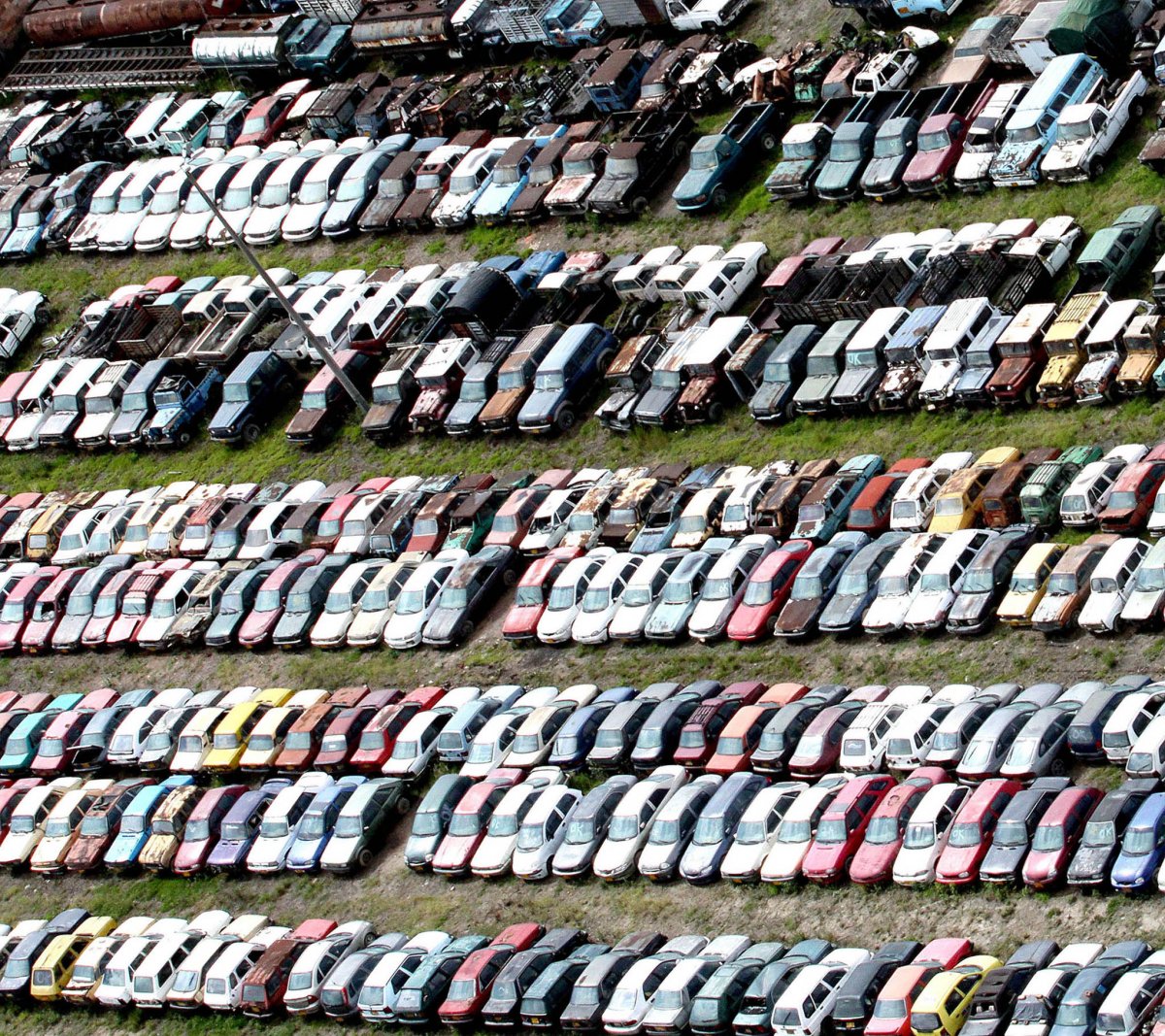 A subasta 527 vehículos declarados en abandono en Bogotá 6 A subasta 527 vehículos declarados en abandono en Bogotá La Secretaría de Movilidad de Bogotá anunció la apertura de una nueva subasta de 527 vehículos que fueron declarados en abandono. Con esto la entidad busca poder descongestionar los patios.