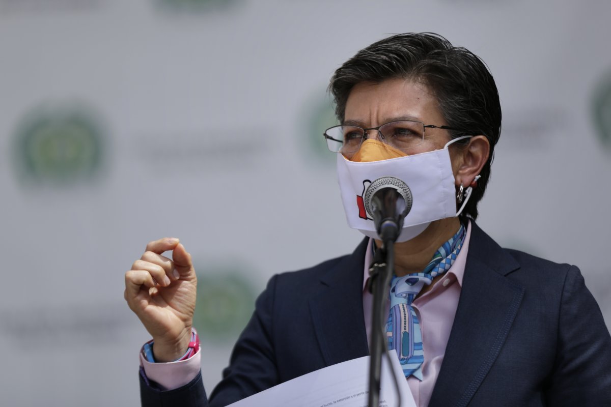 La alcaldesa se reúne esta noche con los moteros La&nbsp;alcaldesa de Bogotá, Claudia López, en su cuenta de Twitter citó a reunión al gremio de los motociclistas para ser escuchados y hacerle ajustes al decreto que prohíbe el parrillero de jueves a sábado entre las 7:00 de la noche a las 4:00 de la madrugada.