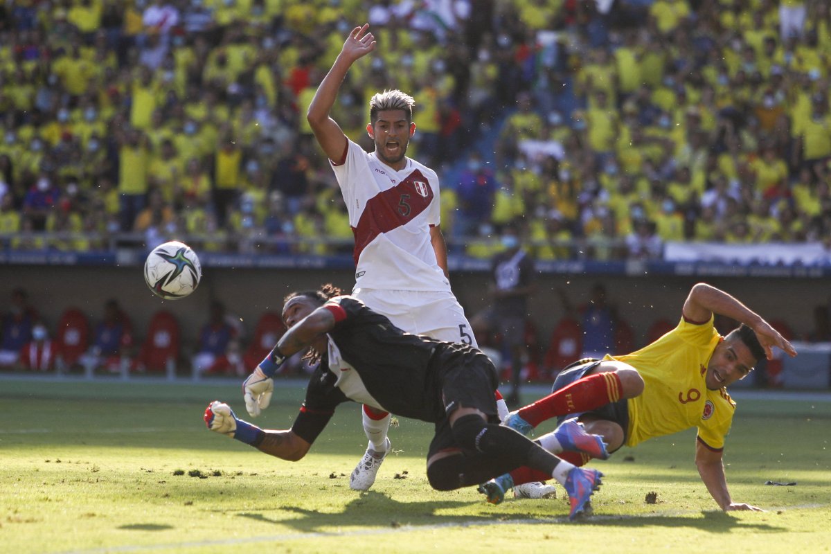 ¡Qué paridera! Se acabó el primer tiempo con empate 0-0 ante Perú 1 ¡Qué paridera! Se acabó el primer tiempo con empate 0-0 ante Perú Así fueron las jugadas más importantes del primer tiempo del partido que disputan la Selección de Colombia y Perú, en el Estadio Metropolitano de Barranquilla, donde, al término del primer tiempo, empatan 0-0, un resultado preocupante en las aspiraciones de conseguir el cupo al Mundial de Catar.
