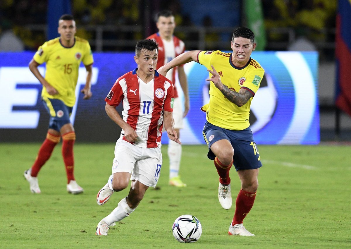 ¡556 minutos sin anotar un gol, así es muy difícil clasificar al Mundial! Y para completar la desazón, Colombia perdió tres puntos hoy contra Perú que nos tiene contra las cuerdas, aturdido, desorientado, con una racha de 556 minutos sin anotar, con amnesia de triunfos, un técnico como Reinaldo Rueda que no genera tranquilidad y tres partidos por delante en los que se deberá apelar a lo mejor de nuestros jugadores para soñar con el cupo.