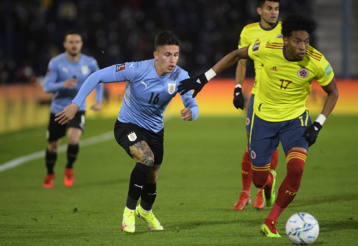 ¡556 minutos sin anotar un gol, así es muy difícil clasificar al Mundial! Y para completar la desazón, Colombia perdió tres puntos hoy contra Perú que nos tiene contra las cuerdas, aturdido, desorientado, con una racha de 556 minutos sin anotar, con amnesia de triunfos, un técnico como Reinaldo Rueda que no genera tranquilidad y tres partidos por delante en los que se deberá apelar a lo mejor de nuestros jugadores para soñar con el cupo.