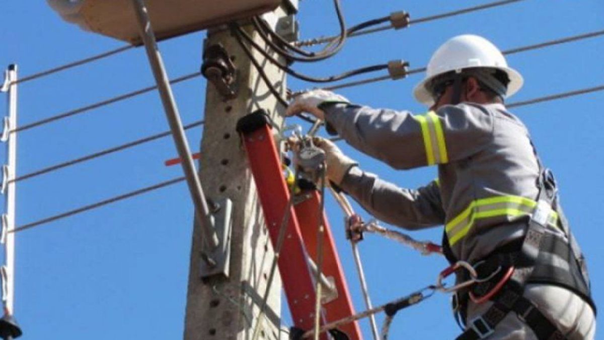 Pilas a los cortes de luz para este viernes 1 Pilas a los cortes de luz para este viernes Con la intención de brindar una mejora en el servicio de luz en la ciudad, por ajustes y reparaciones en el servicio que brinda Enel – Codensa, se estarán realizando mantenimientos y modernizaciones en la infraestructura para el sistema de energía en Bogotá.