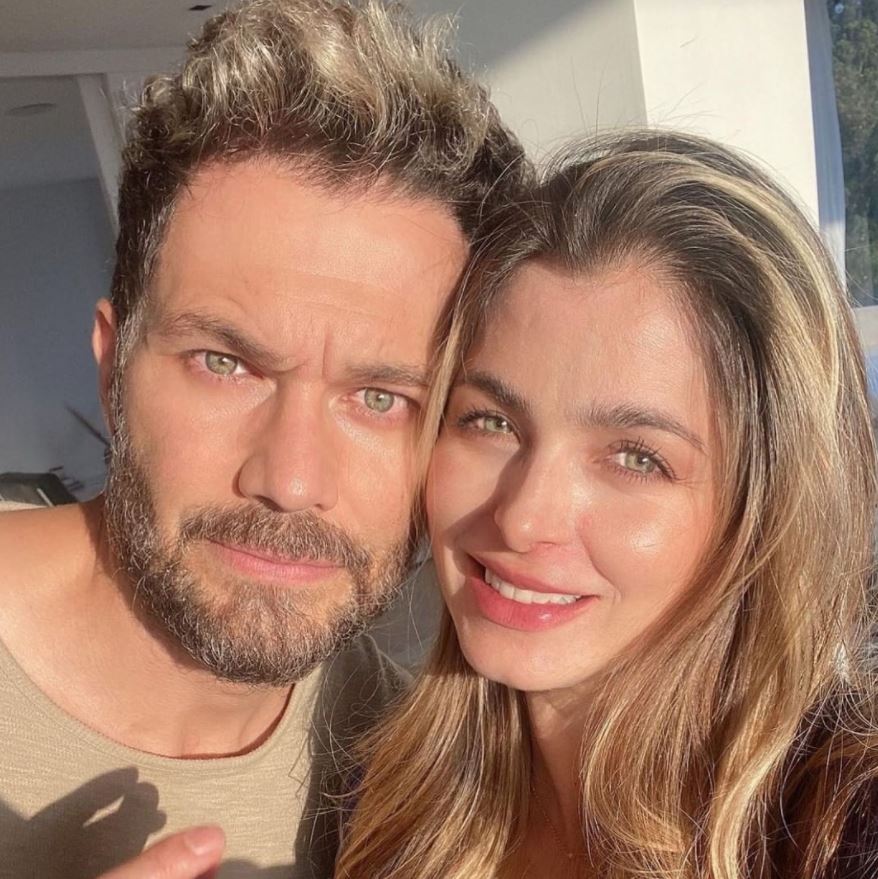El difícil momento de Cristina Hurtado por la hospitalización de su bebé 1 El difícil momento de Cristina Hurtado por la hospitalización de su bebé La presentadora y modelo Cristina Hurtado confirmó que su bebé Mateo se encontraba hospitalizado, al parecer, por problemas respiratorios, lo que la llevó a ella y a su esposo Josse Narváez a vivir días preocupantes.