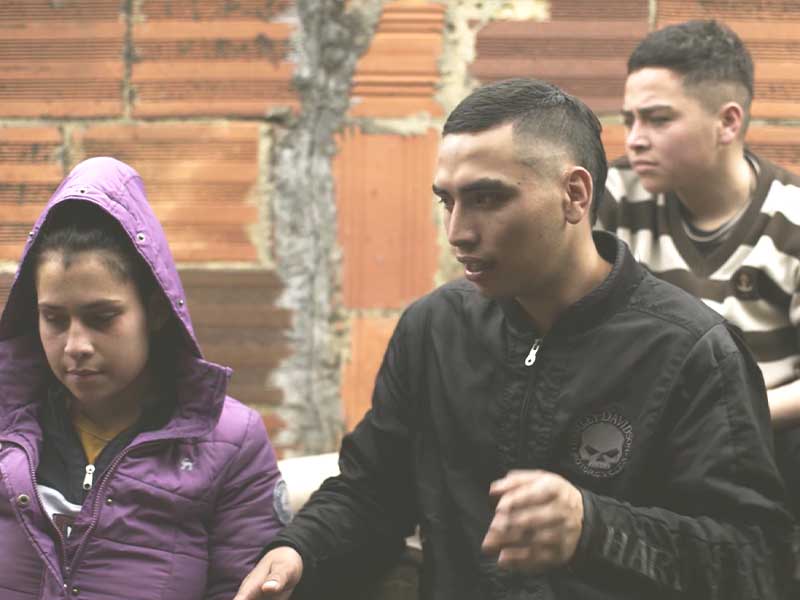 No se pierda el documental 'Los Gatos' por Señal Colombia Este domingo 30 de enero, a las 8:30 de la noche, Señal Colombia emitirá el documental ‘Los gatos’, donde se narra la historia de la familia Londoño, habitantes de Altos de Cazucá, en el municipio de Soacha (Cundinamarca).