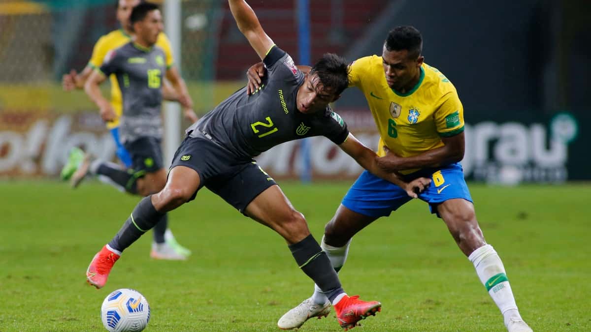 ¡Prográmese! Hoy se juegan tres partidos de la fecha 15 de las Eliminatorias Con las selecciones de Brasil y Argentina ya clasificados, y Ecuador a un paso, Suramérica entra en zona de definición de sus Eliminatorias para el Mundial de Catar 2022, con la disputa de la decimoquinta fecha, que se jugará entre este jueves y mañana viernes.