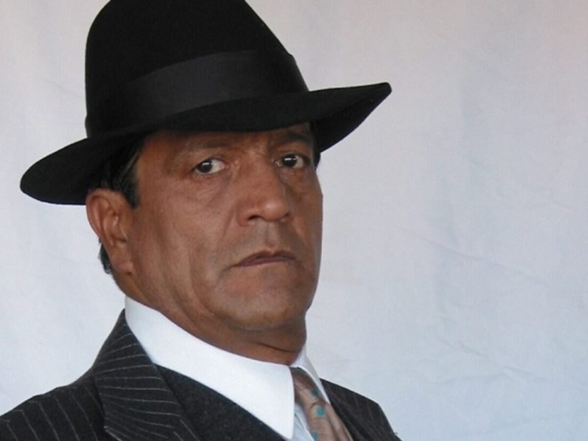Luto en la actuación colombiana por la muerte de Edgardo Román Uno de los actores más emblemáticos del teatro, la televisión y el cine en Colombia, Edgardo Román, falleció este viernes a sus 71 años de edad. Tras más de 50 años de trayectoria y de participar en más de 80 producciones, el artista murió luego de sufrir quebrantos de salud durante los últimos años.