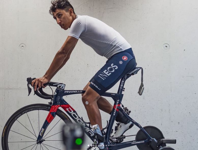 ¿Cuánto tardará la recuperación de Egan Bernal? El ciclista colombiano Egan Bernal, quien el pasado lunes sufrió fracturas en la columna torácica, en la pierna derecha y en una rodilla, entre otras lesiones, tras un choque con un bus en medio de un entrenamiento, sigue evolucionando positivamente en la Unidad de Cuidados Intensivos, pero su recuperación podría ser larga. &nbsp;