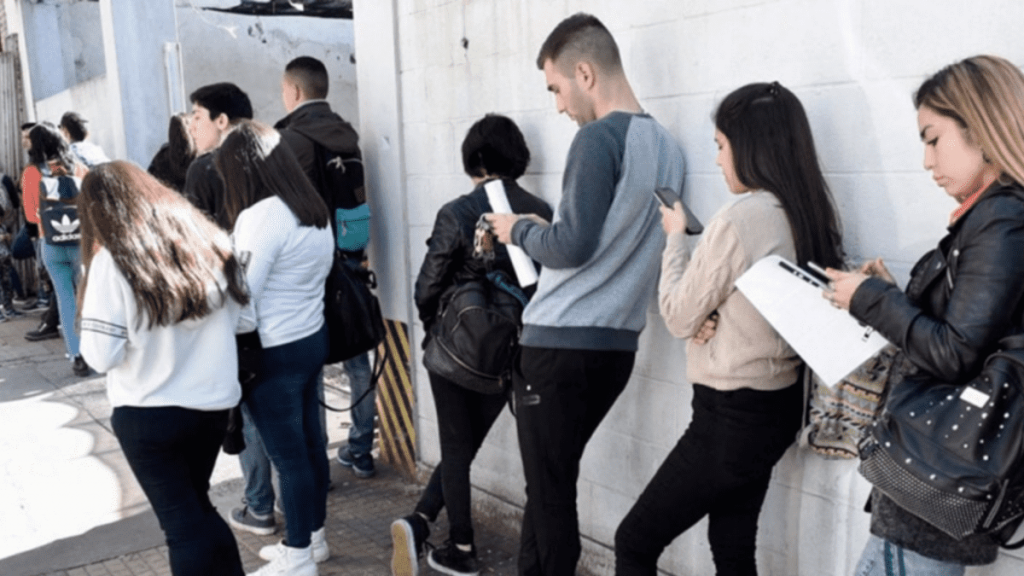 ¡20.600 ofertas de empleo esperan por usted! 1 ¡20.600 ofertas de empleo esperan por usted! Las oportunidades para que los colombianos puedan conseguir un empleo en este 2022 se siguen abriendo, sobre todo en esta época en la que se busca reactivar la economía del país.