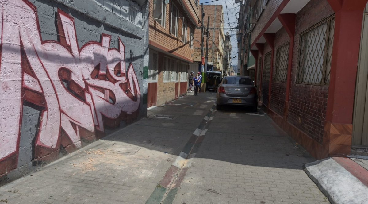 A Jéssica la asesinó la exesposa de su pareja Los rastros de los últimos pasos que dio Jéssica Lorena Castañeda Orozco antes de morir quedaron como símbolos de la terrible tragedia que sacudió la madrugada de ayer el barrio Luis Carlos Galán, en Engativá.