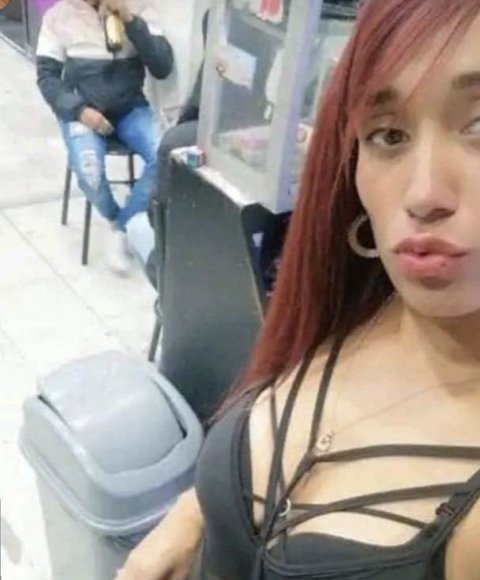 A Jéssica la asesinó la exesposa de su pareja Los rastros de los últimos pasos que dio Jéssica Lorena Castañeda Orozco antes de morir quedaron como símbolos de la terrible tragedia que sacudió la madrugada de ayer el barrio Luis Carlos Galán, en Engativá.