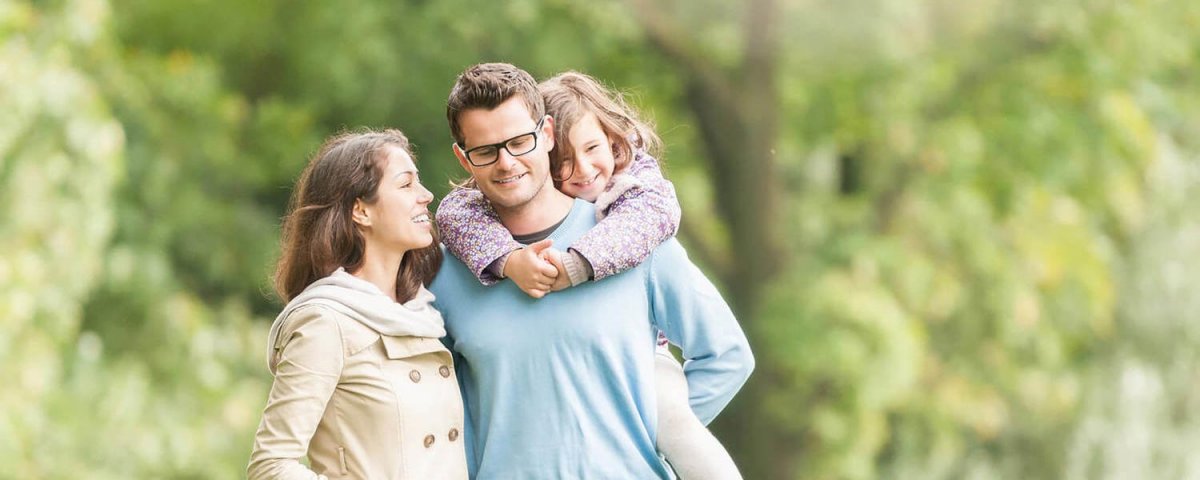 Entrénese para ser un mejor ser humano 1 Entrénese para ser un mejor ser humano Para conseguir unos labios atractivos, diga palabras de ternura; para moldear una silueta esbelta, haga el ejercicio de ser un mejor ser humano; para no pasarse de esos kilos de más, aprenda a compartir su comida con los que pasan hambre; y para trascender en la vida, dedíquese a servir sin esperar nada a cambio.