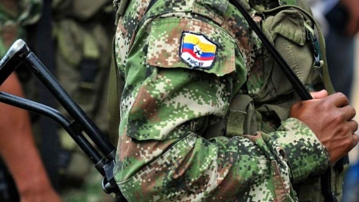 JEP cita a declarar a 'Simón Trinidad' por secuestros de las Farc 1 JEP cita a declarar a 'Simón Trinidad' por secuestros de las Farc La Jurisdicción Especial para la Paz (JEP), citó a rendir versión voluntaria a Juvenal Ovidio Ricardo Palmera, alias ‘Simón Trinidad’, quien se encuentra preso en Estados Unidos, además de 52 antiguos mandos medios de los bloques Noroccidental, Occidental, Oriental, Sur, Magdalena Medio y Caribe de las antiguas Farc-EP, por secuestro.