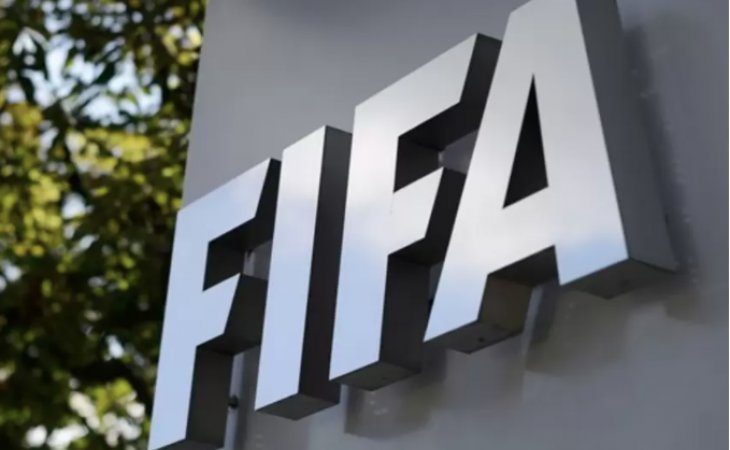 Fifa le prohíbe a Rusia jugar el Mundial de Catar Rusia fue excluida del Mundial de fútbol por su organizadora, la Fifa, que anunció este lunes la suspensión de las selecciones nacionales y de los clubes rusos "hasta nueva orden", como reacción a la invasión de Ucrania, en un comunicado conjunto con la Confederación europea (UEFA).