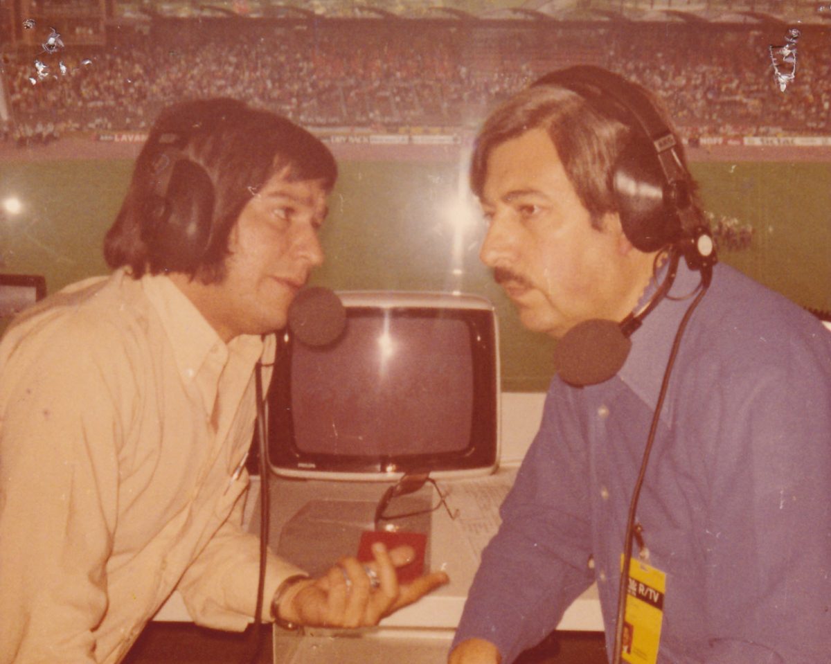 Falleció el recordado periodista de deportes Andrés Salcedo 2 Falleció el recordado periodista de deportes Andrés Salcedo A los 81 años falleció el reconocido periodista Andrés Salcedo. Fue un gran narrador de fútbol que hizo carrera en Alemania y le imprimió calidad y estilo al periodismo deportivo colombiano. Fue, además, un destacado escritor.