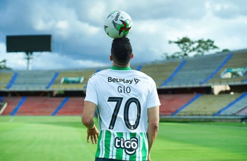 ‘GIO’ MORENO REGRESÓ AL VERDE PARA GANAR Luego de varios años de espera, en Nacional escucharon y le dieron gusto a la hinchada. Giovanni Moreno ya hace parte del equipo verdolaga para la temporada 2022 y motivado por su regreso al fútbol colombiano, el ‘Flaco’ habló en su presentación ante los medios de comunicación, donde se encuentra muy motivado.
