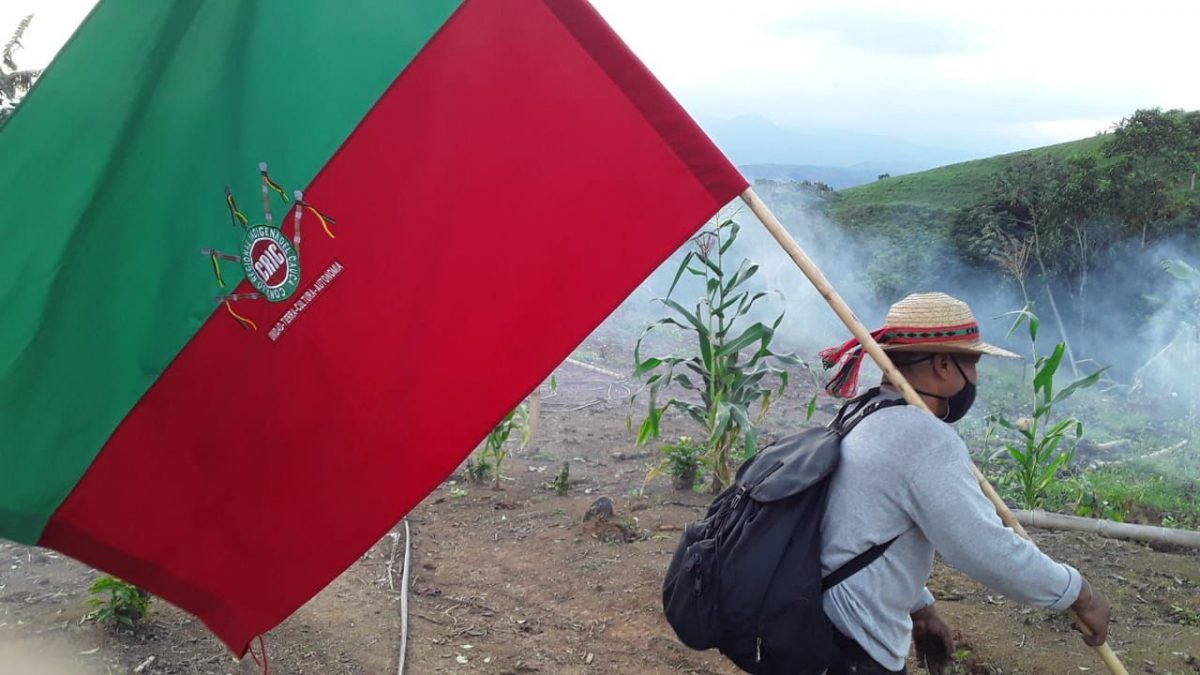 Fue asesinado el líder indígena y excoordinador de la guardia, Albeiro Camayo El Consejo Regional Indígena del Cauca, Cric, confirmó el asesinato del líder comunero y excoordinador de la Guardia Indígena, Albeiro Camayo.