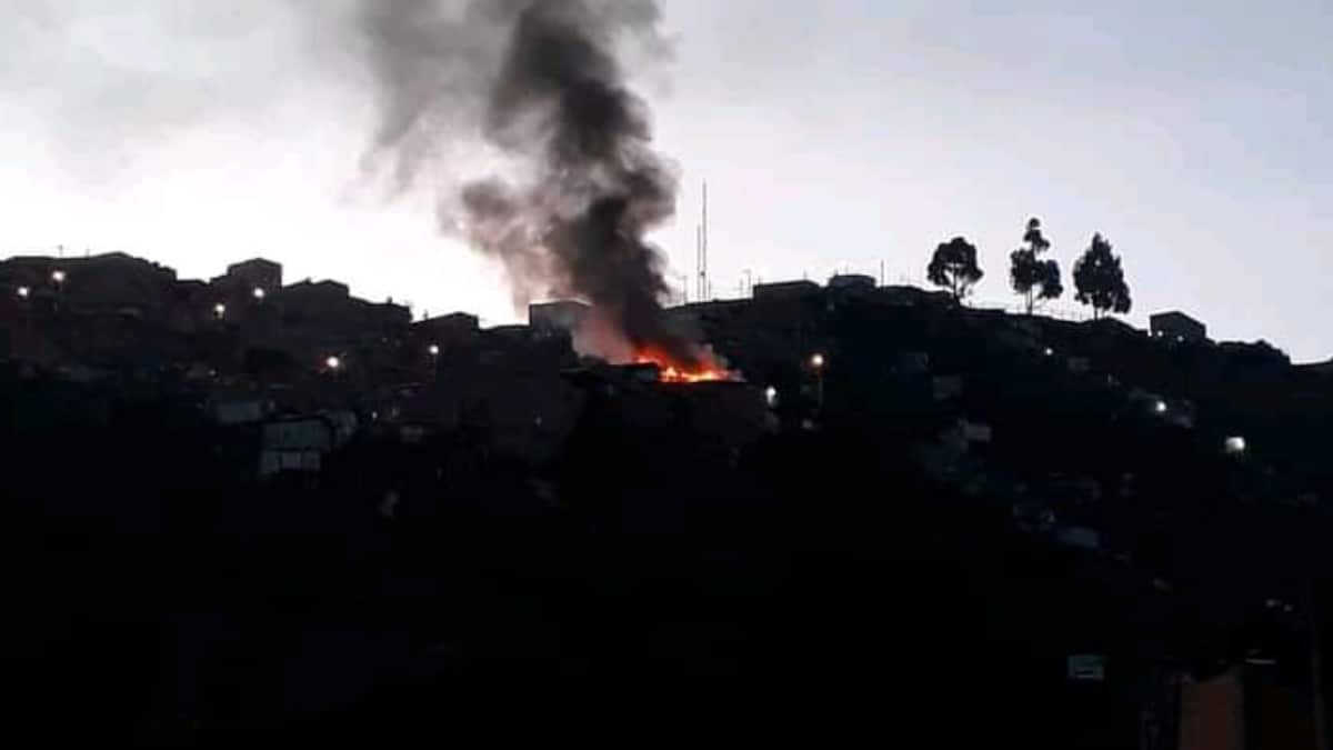 Dolor por menor de 9 años que murió en incendio en Ciudad Bolívar 2 Dolor por menor de 9 años que murió en incendio en Ciudad Bolívar Un tragedia se vivió en horas de la tarde de ayer en el sector de Santo Domingo (Ciudad Bolívar). En el hecho un menor de 9 años murió en un incendio que se registró en varias viviendas ubicadas en zona de alto riesgo de este sector del sur de la ciudad.