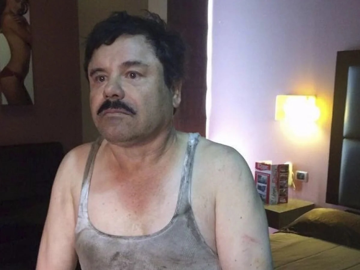 Corte gringa confirma la condena contra 'El Chapo' Guzmán 1 Corte gringa confirma la condena contra 'El Chapo' Guzmán Un Tribunal de Apelación de Estados Unidos confirmó este martes la cadena perpetua impuesta al narcotraficante mexicano Joaquín 'El Chapo' Guzmán, a la que fue condenado en julio de 2019 por tráfico de drogas y lavado de dinero, entre otros cargos.