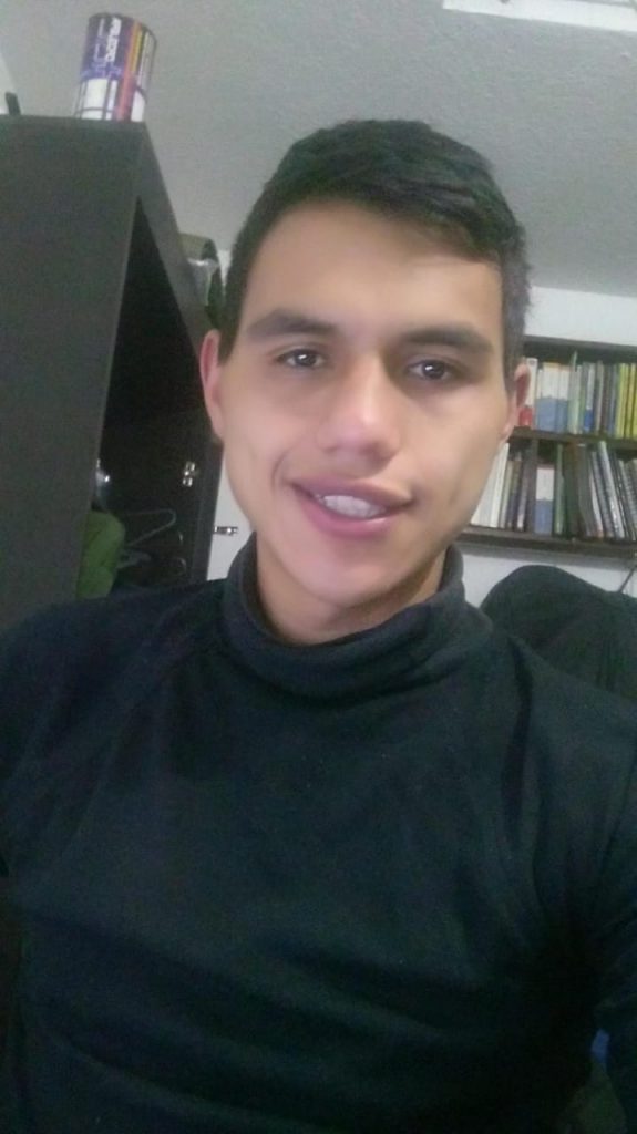 Capturan en Suba al asesino de Jhonatan Tacuma 1 Capturan en Suba al asesino de Jhonatan Tacuma En los últimos minutos se dio a conocer que el asesino del joven Jhonatan Alexánder Tacuma Sánchez, quien fue atacado brutalmente con un destornillador el pasado 25 de diciembre, y perdió la vida este martes 4 de enero, fue capturado por las autoridades en la localidad de Suba.