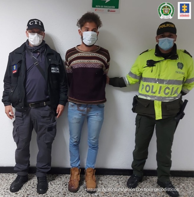 A la cárcel sujeto señalado de matar a su mamá en Bosa 1 A la cárcel sujeto señalado de matar a su mamá en Bosa Brayan Stick Durán, señalado responsable de haber asesinado a su madre, Ana Isabel Rojas, la noche del pasado miércoles en la localidad de Bosa, fue enviado a prisión luego de que un fiscal hiciera la petición ante un juez de control de garantías.