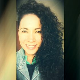 Inicia investigación por colombiana asesinada en Nueva Zelanda Una colombiana residente en Nueva Zelanda, identificada como Juliana Cayena Bonilla, fue hallada sin signos vitales el pasado 22 de enero en Christchurch, Nueva Zelanda. Según un reporte de la policía sobre las causas de la muerte, habrían encontrado varios signos de violencia en todo su cuerpo.